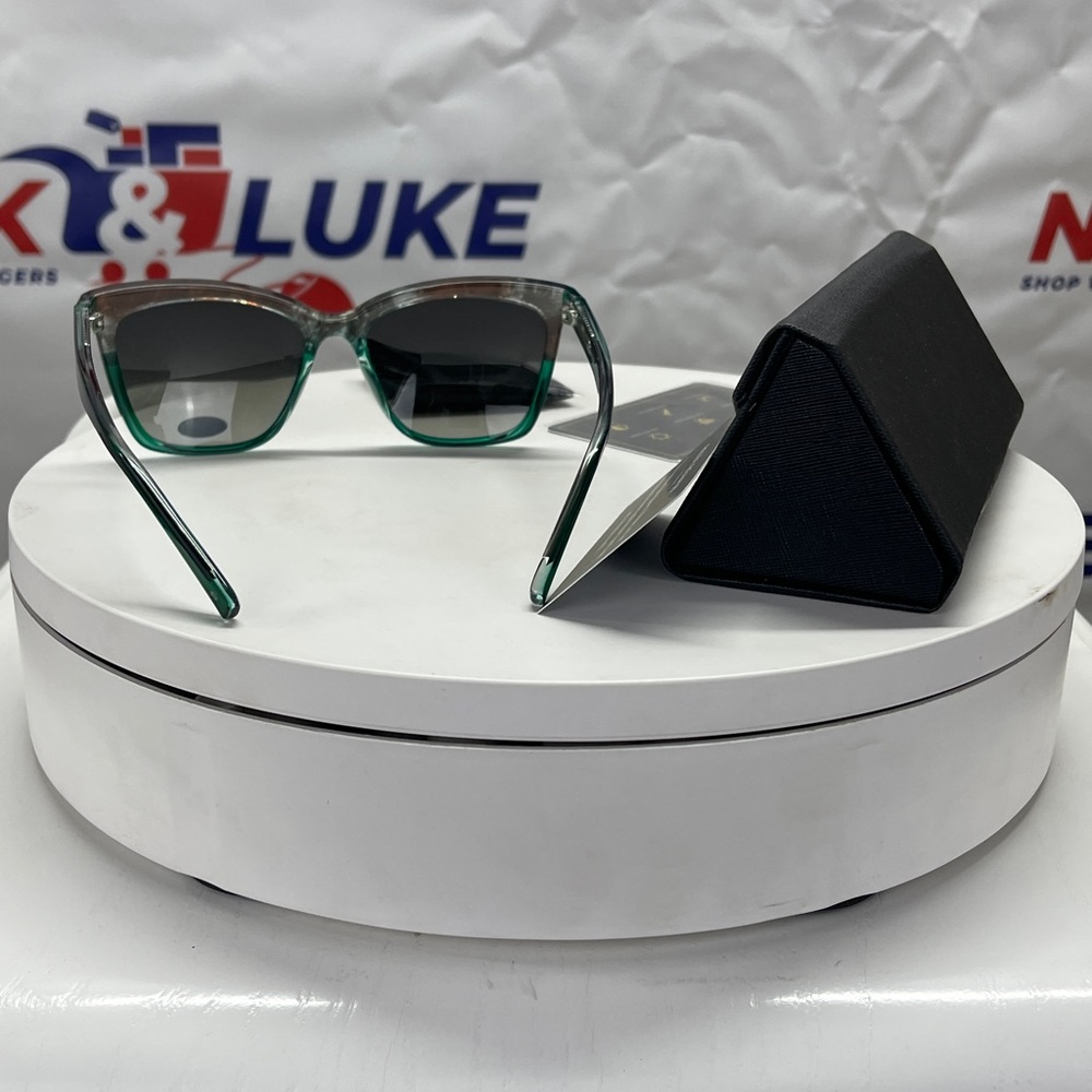 The Off Beat women’s sunglasses 🕶️ by Prive Revaux. Polarized protection. - Picture 3 of 6
